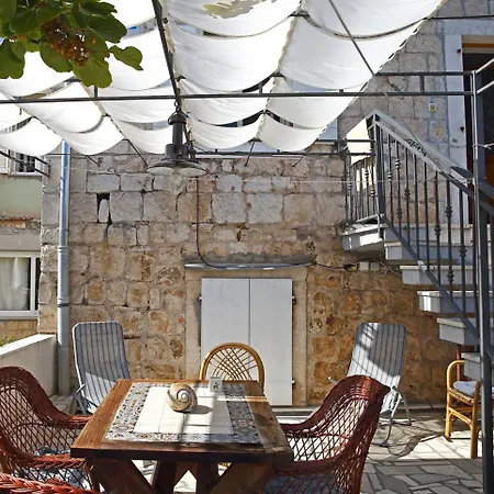 Heritage Stone House - Comfort, Terrace & Garden Apartment *