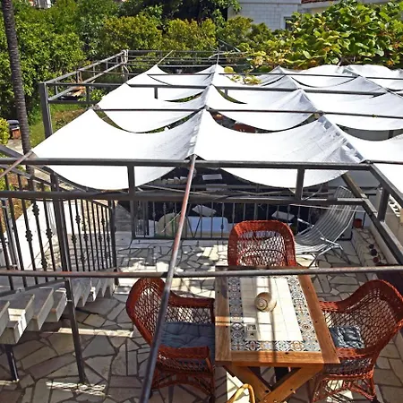 Heritage Stone House - Comfort, Terrace & Garden Apartment