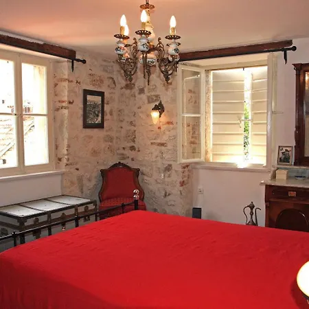 Heritage Stone House - Comfort, Terrace & Garden Apartment Trogir