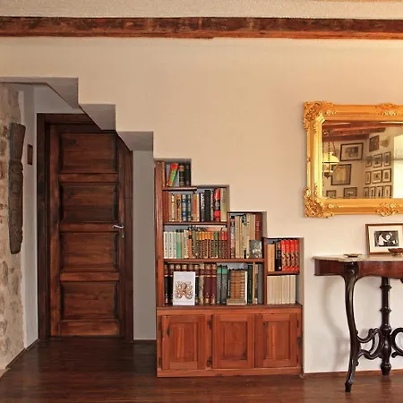 Heritage Stone House - Comfort, Terrace & Garden Apartment *