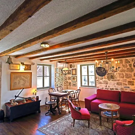 Heritage Stone House - Comfort, Terrace & Garden Apartment Trogir